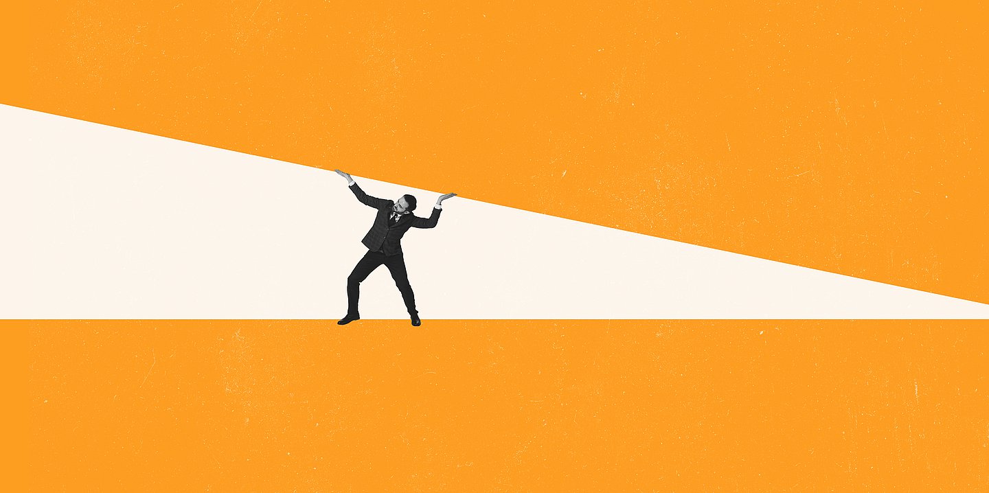Foto: Illustration – ein Mann hebt eine Decke an und stemmt sich dagegen.