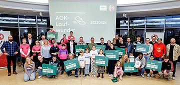 AOK-Laufwunder Siegerehrung Westfalen-Lippe Die Vertreterinnen und Vertreter der lauffreudigsten Schulen in Westfalen-Lippe bei der Ehrungsveranstaltung.