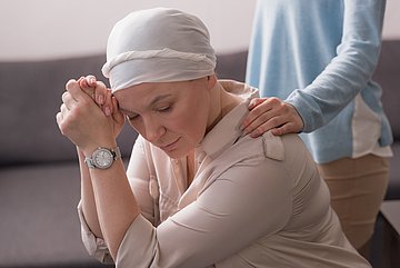 Ambulante Hospizdienste in Westfalen-Lippe Foto: Eine schwer kranke Frau wird in ihrer häuslichen Umgebung betreut.