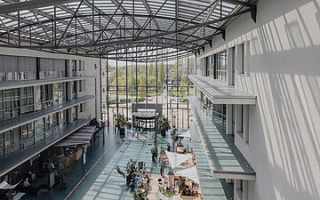 Foto: Eingangshalle des Klinikums Bitterfeld-Wolfen.