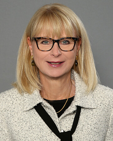 Portr&auml;t von Karin Maag, unparteiisches Mitglied des Gemeinsamen Bundesausschusses