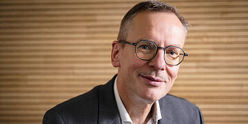 Portr&auml;t von Rainer Striebel, Vorstandsvorsitzender AOK PLUS