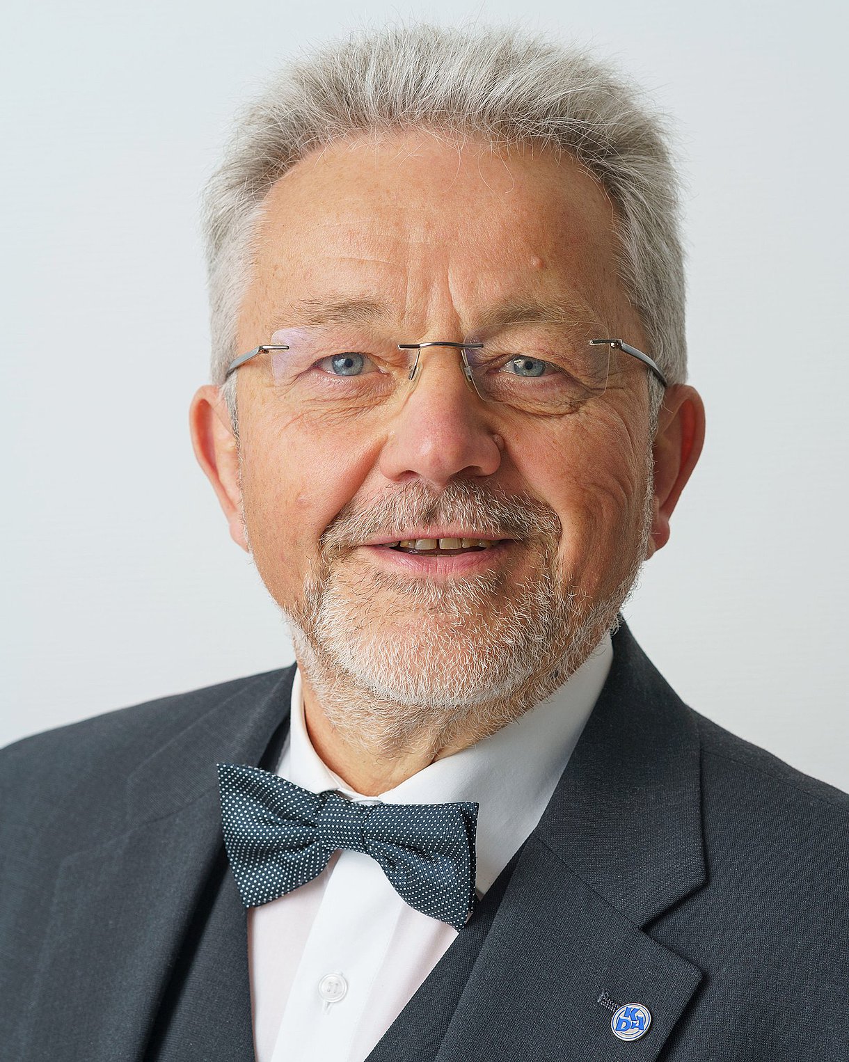 Foto: Porträt von Helmut Kneppe, Vorstandsvorsitzender des Kuratoriums Deutsche Altershilfe Wilhelmine-Lübke-Stiftung e. V. (KDA).