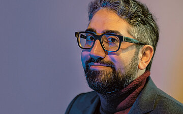 Portr&auml;t des Gaming-Spezialisten Manouchehr Shamsrizi