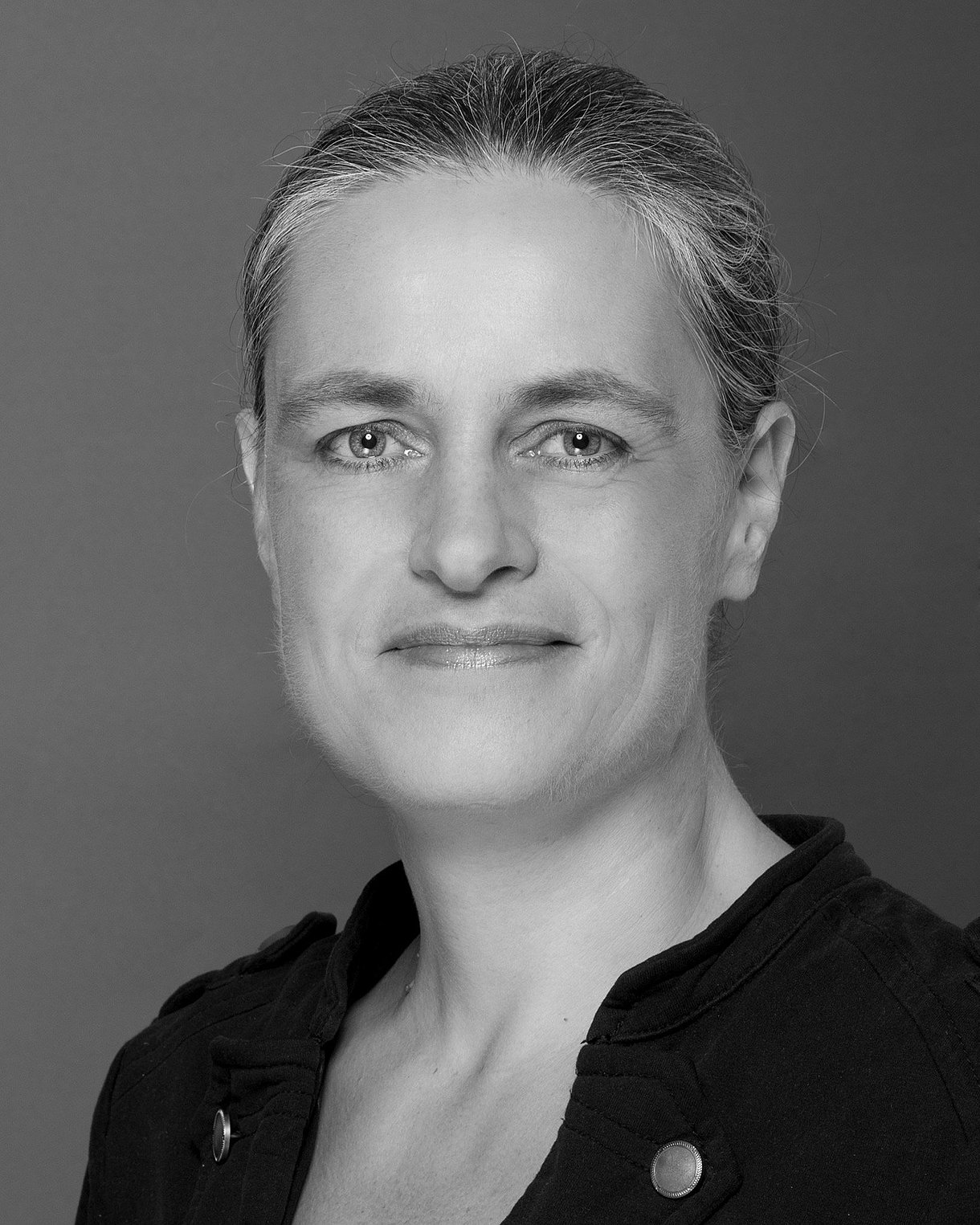 Foto: Porträtfoto von Corinna Schaefer, Vorsitzende des Deutschen Netzwerks Gesundheitskompetenz e. V.