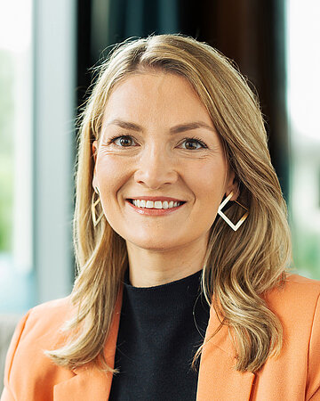 Portrait von Judith Gerlach, Bayerische Staatsministerin f&uuml;r Gesundheit, Pflege und Pr&auml;vention
