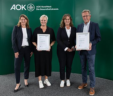 QuATRo-Qualitätssiegel für Ärztenetze in Westfalen-Lippe AOK-Landesdirektorin mit den Vertreterinnen und Vertreter der Praxisnetze in Westfalen-Lippe, die heute mit den QuATRo-Qualitätssiegel ausgezeichnet wurden.