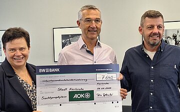 Scheck&uuml;bergabe