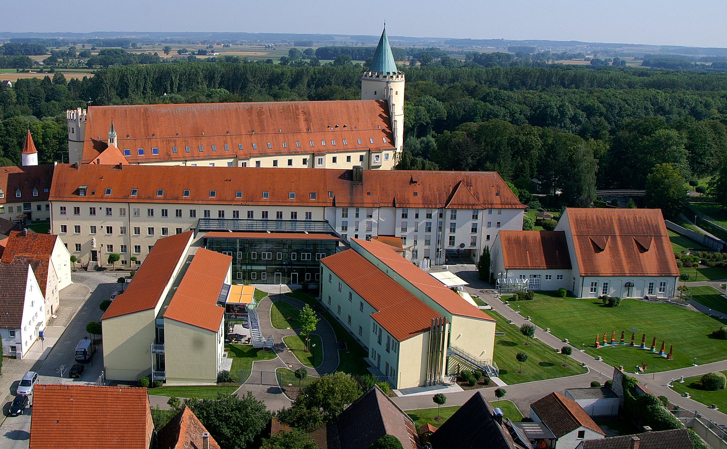 Luftaufnahme der Pflegeeinrichtung Elisabethenstiftung Lauingen.