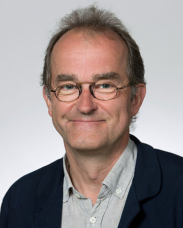 Reinhard Lindner ist Facharzt f&uuml;r Psychiatrie und Psychotherapie sowie Professor an der Universit&auml;t Kassel.