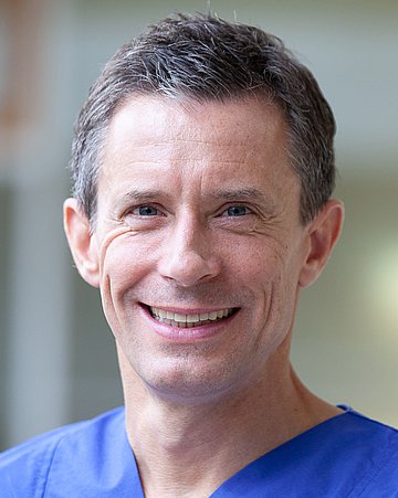 Foto: Porträt von Prof. Dr. Florian Hoffmann, Präsident der Deutschen Interdisziplinären Vereinigung für Intensiv- und Notfallmedizin e. V.