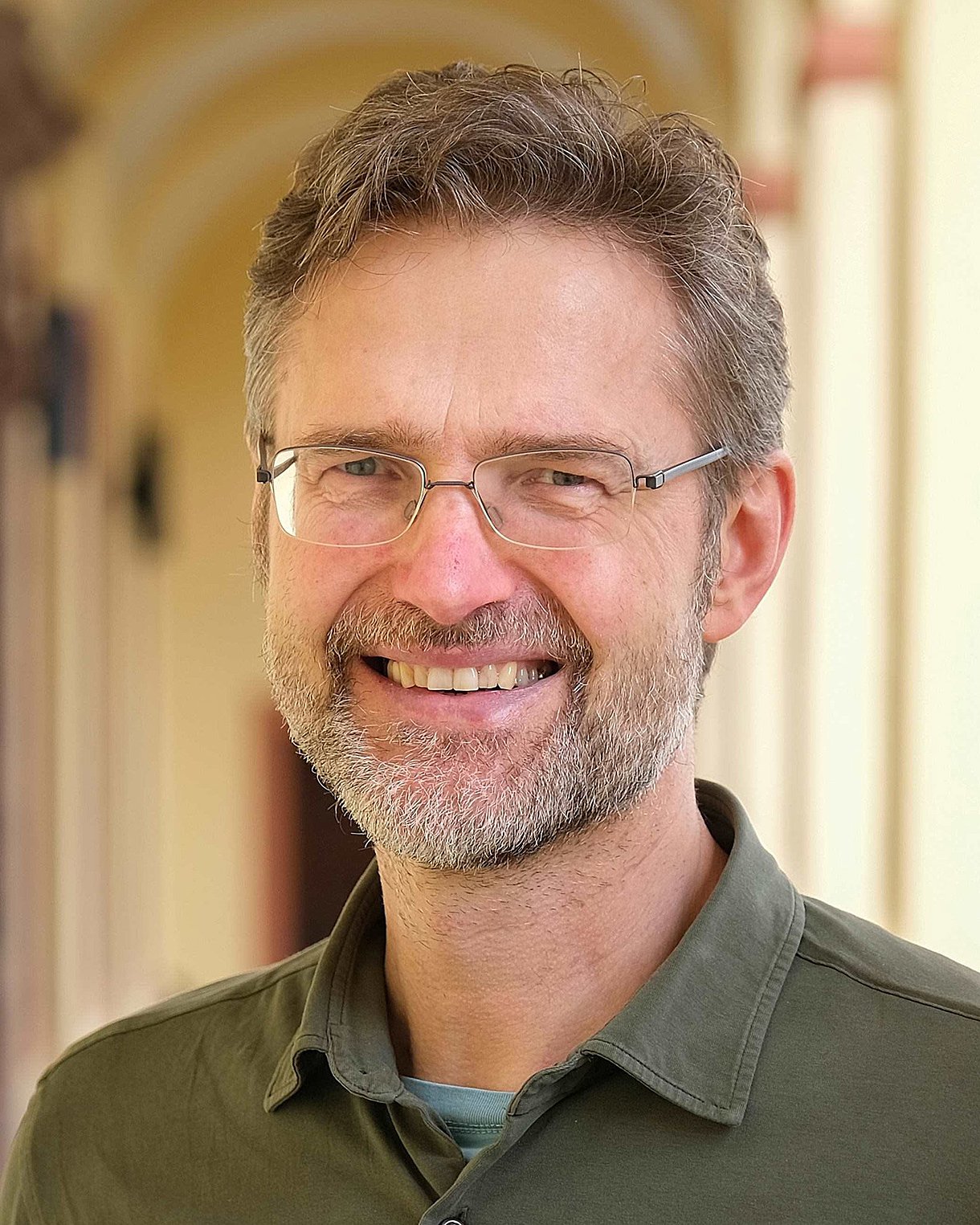 Porträt von Prof. Dr. Claus Wendt, Professor für Soziologie der Gesundheit und des Gesundheitssystems an der Universität Siegen