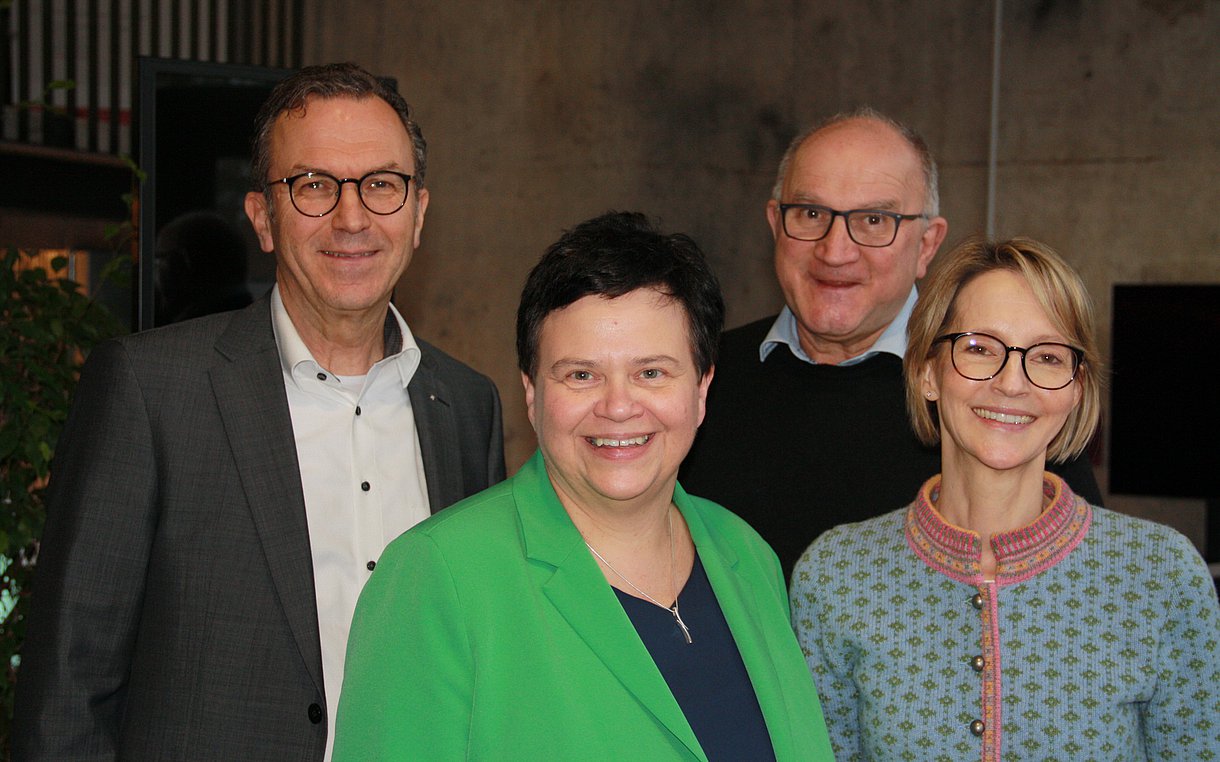 Gruppenfoto Geschäftsführung und Bezirksrat der AOK Mittlerer Oberrhein