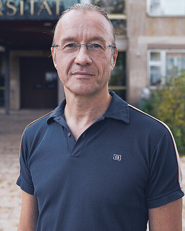Portr&auml;t von Prof. Dr. Rasmus Hoffmann, Inhaber des Lehrstuhls f&uuml;r Soziologie, insbesondere Soziale Ungleichheit, am Institut f&uuml;r Soziologie der Otto-Friedrich-Universit&auml;t Bamberg.