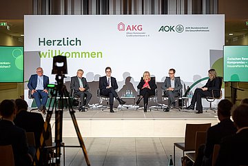 Podiumsdiskussion von AOK-BV und AKG Bild von Podium der Veranstaltung