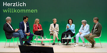 Von links nach rechts: Peter Schwander, Christian Wehner, Katrin Staffler, Sarah Oswald, Carola Reimann, Ellen F&auml;hrmann, Donald Ilte.