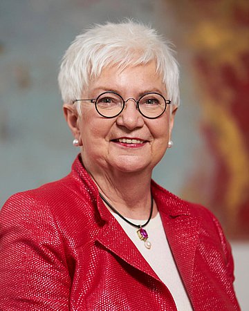 Gerda Hasselfeldt, Rot-Kreuz-Präsidentin
