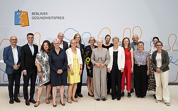 Gruppenbild mit den Preistr&auml;gerinnen und Preistr&auml;gern des Berliner Gesundheitspreises 2023