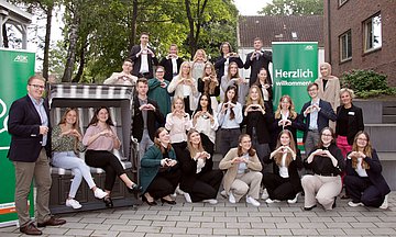 Ausbildungsstart bei der AOK NordWest Das Foto zeigt die neuen Azubis und dual Studierenden der AOK NordWest.