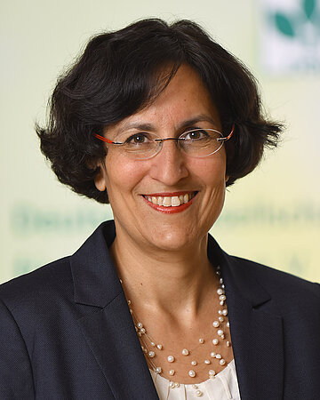 Foto: Portr&auml;tfoto von Dr. Kiran Virmani, Gesch&auml;ftsf&uuml;hrerin der Deutschen Gesellschaft f&uuml;r Ern&auml;hrung e. V.