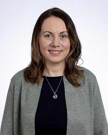 Portr&auml;tfoto: Stefanie Bauer, Hauptabteilungsleiterin f&uuml;r Integratives Leistungsmanagement der AOK Hessen