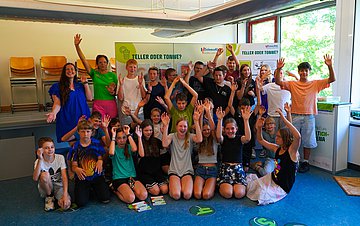 Nachhaltigkeitsarena in Aulendorf Gruppenbild zur NachhaltICHkeitsarena in der Realschule am Schlosspark in Aulendorf