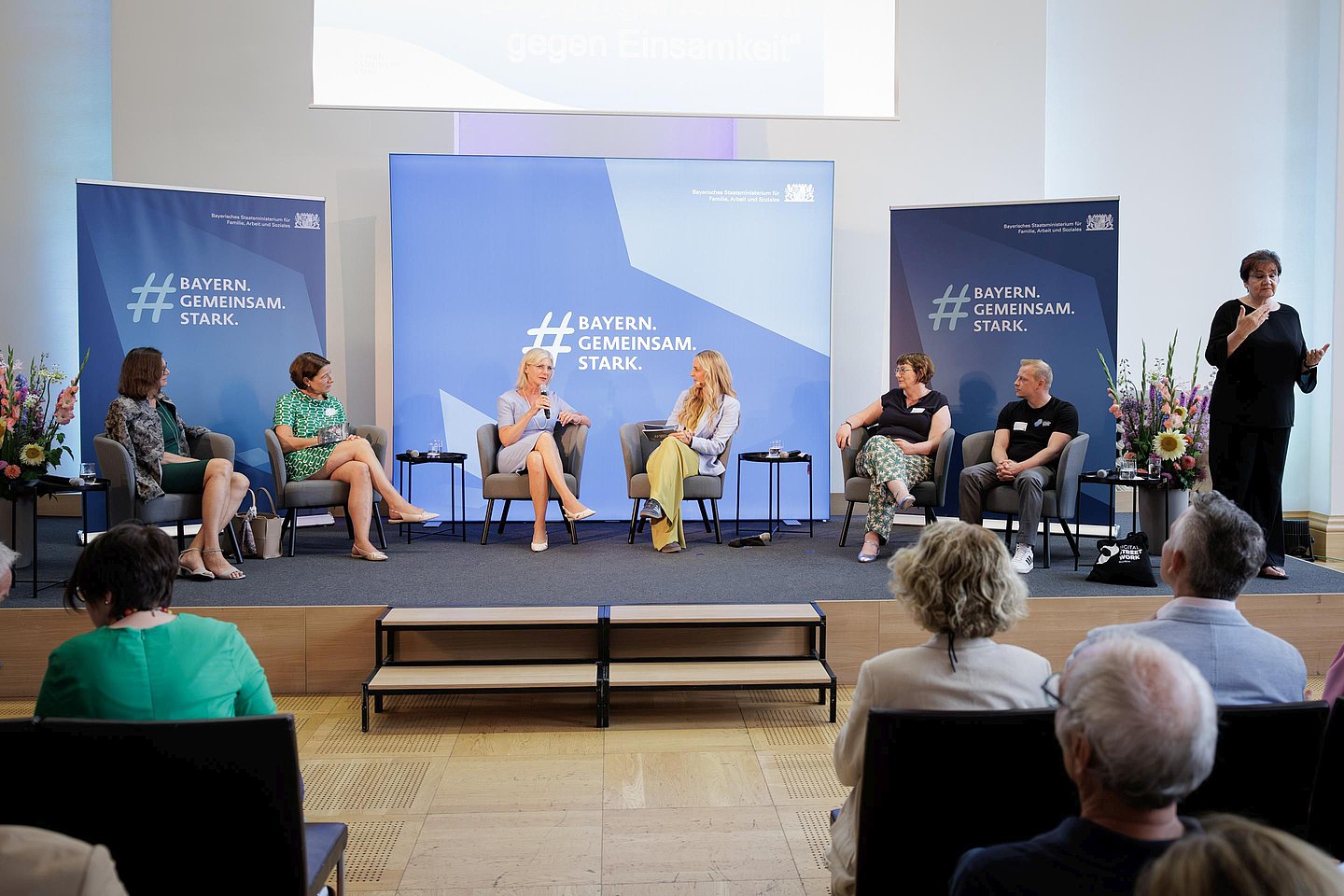 Podiumsdiskussion bei der Netzwerkgründung "Bayern gemeinsam gegen Einsamkeit"