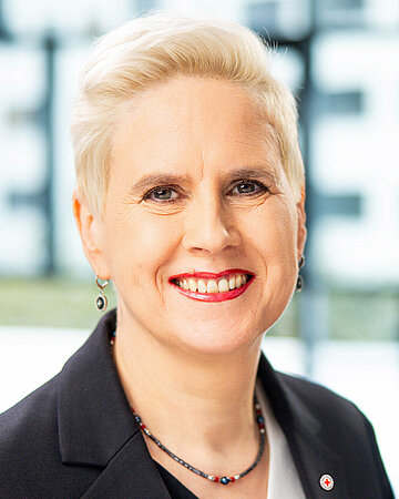 Foto: Portr&auml;t von Dr. Tanja Mansfeld, Sachgebietsleitung Ausbildung im gesundheitlichen Bev&ouml;lkerungsschutz des Deutschen Roten Kreuzes (DRK).