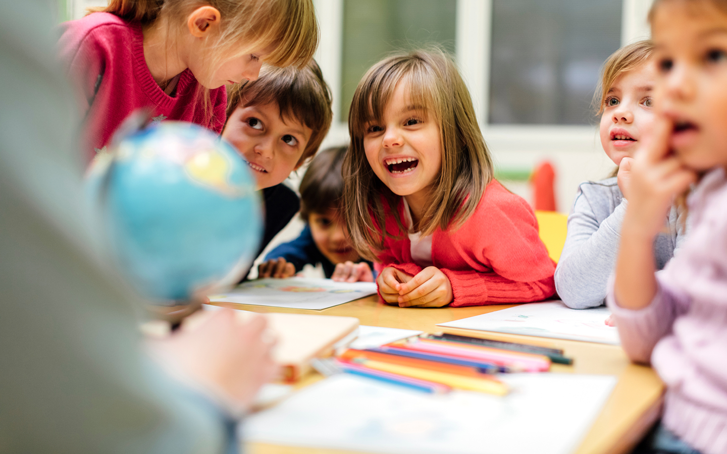 Das Foto zeigt Grundschüler im Unterricht.